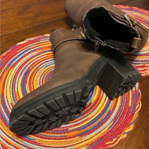 Nice new condition Aldo tan heeled ankle 7.5 boots